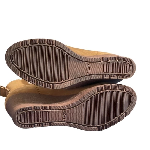 UGG Devorah waterproof wedge bootie. Size 7.5 GUC - Picture 11 of 14